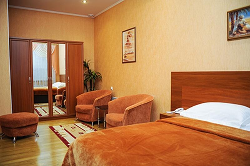 Bilyj Rojal Hotel Zaporizhia Exterior photo