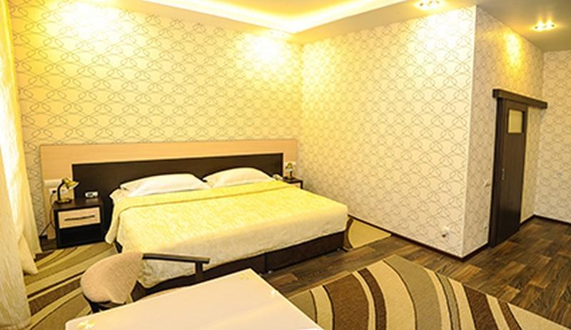 Bilyj Rojal Hotel Zaporizhia Exterior photo