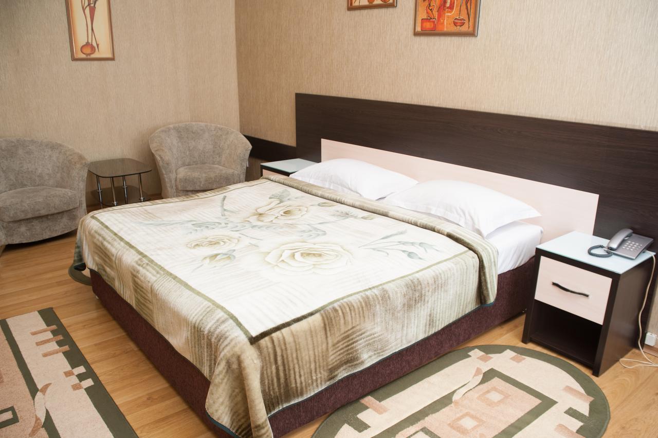 Bilyj Rojal Hotel Zaporizhia Exterior photo